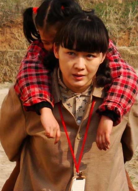 赵薇蒋雯丽长相分析,蒋雯丽比赵薇大10岁