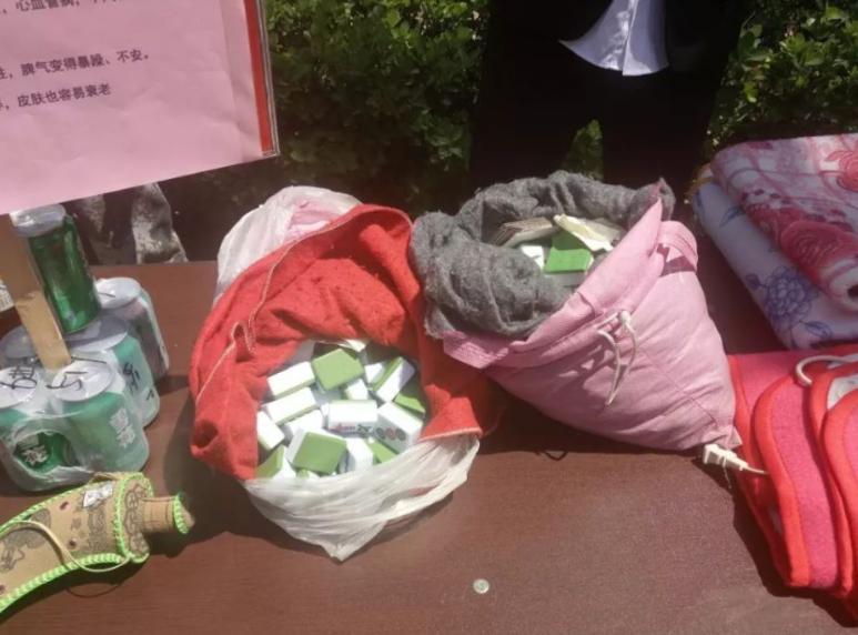 大学生宿舍查违禁品,大学宿舍违禁物品被发现