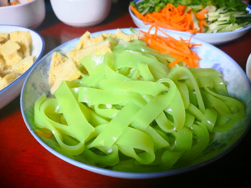 五彩凉皮的做法和配方视频,五彩凉皮的家常做法