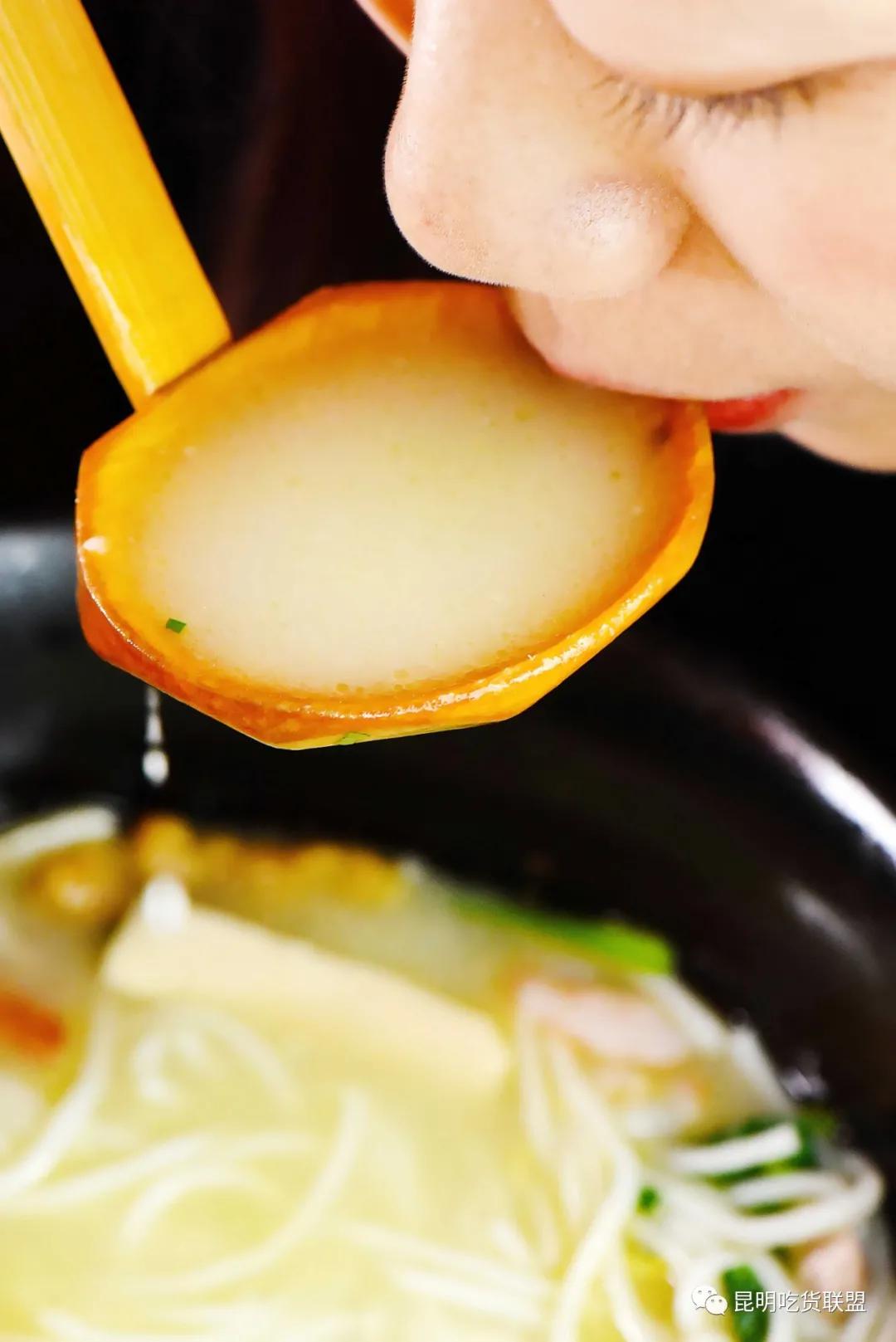 昆明老街附近哪家过桥米线好吃,昆明过桥米线百年老店哪家最正宗