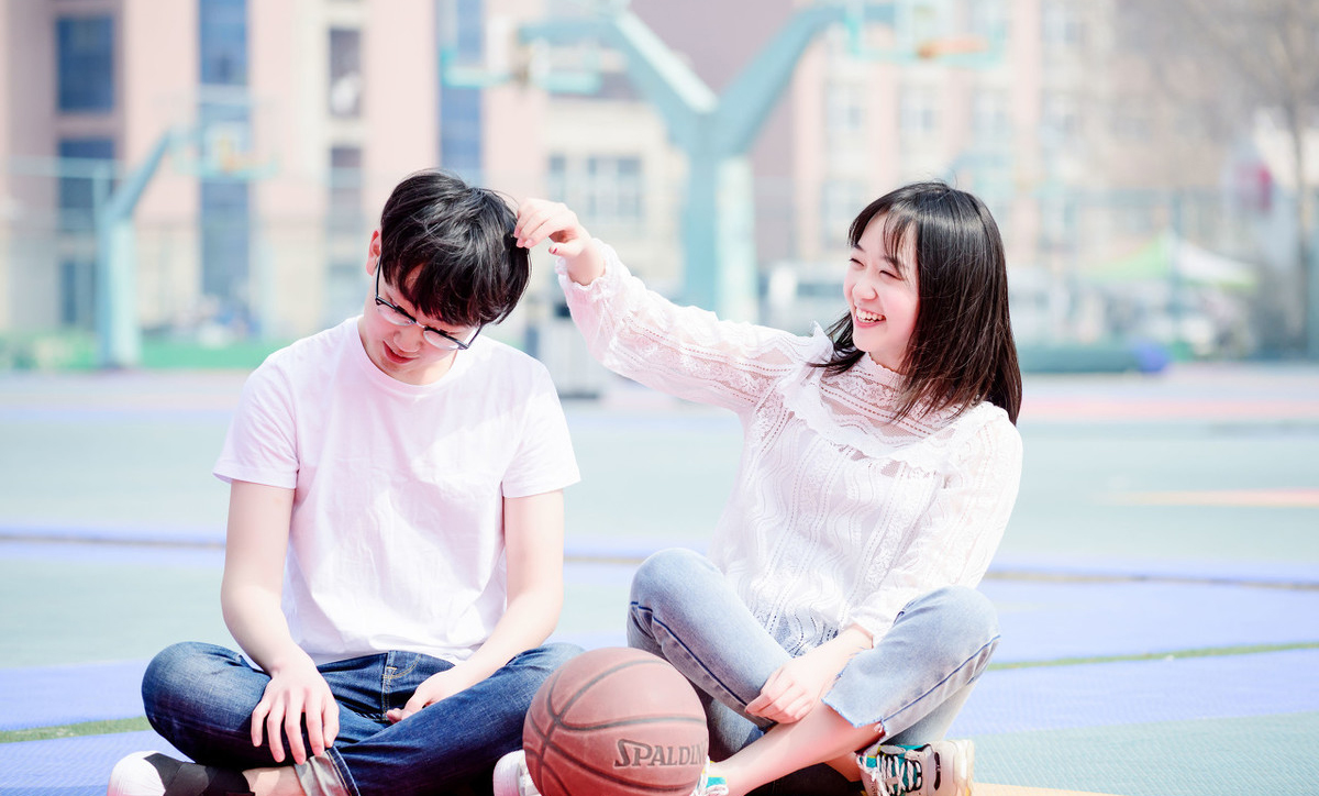 女子带男闺蜜相亲路人怒斥,相亲男被女方怒怼