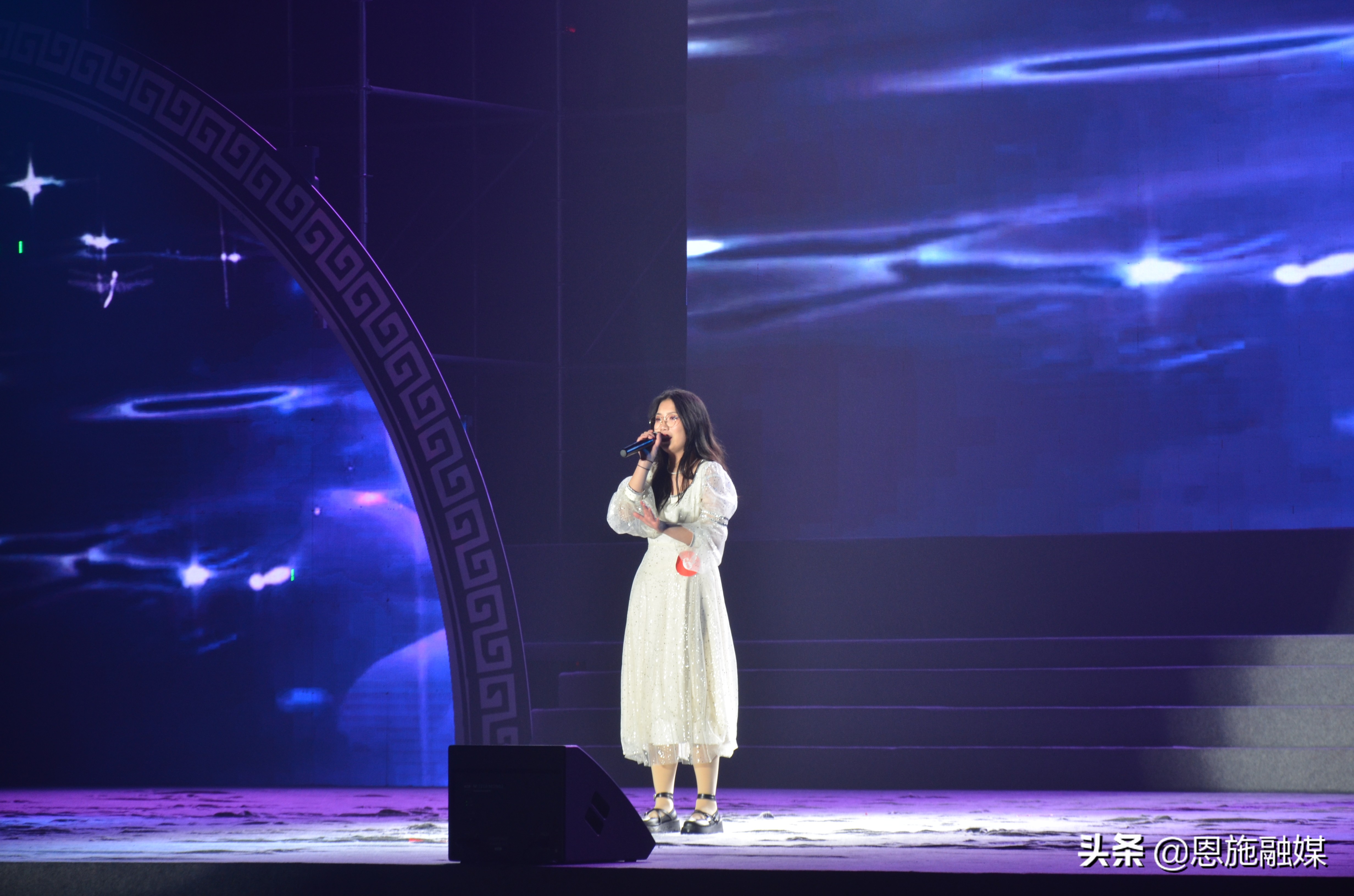 校园歌手大赛震撼表演,校园歌手大赛震撼全场的歌曲