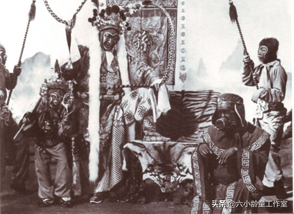 六小龄童纪念日,六小龄童和父亲合影