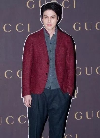 李栋旭穿绿色卫衣,李栋旭不老容颜