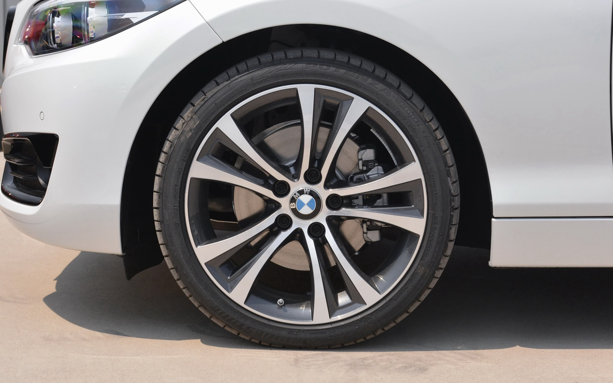 最帅的软顶敞篷4座宝马20万新车,十万能买硬顶两门四座敞篷宝马吗