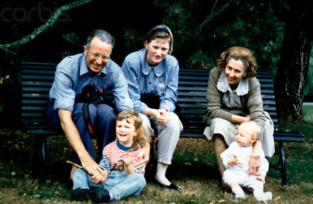 帅炸天，独宠不育王后33年，比利时“鲜肉”国王太苏了吧