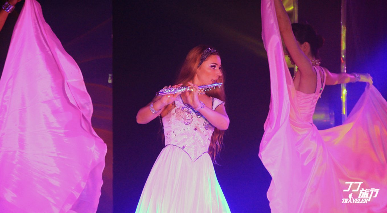 形容一个邮轮很豪华很大怎么说,不动声色可以形容美景吗