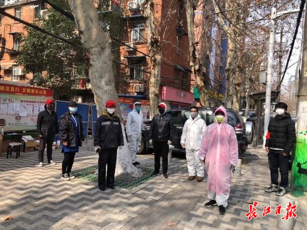 50多年的无物业老社区，居民买米买菜买药都有人送上门