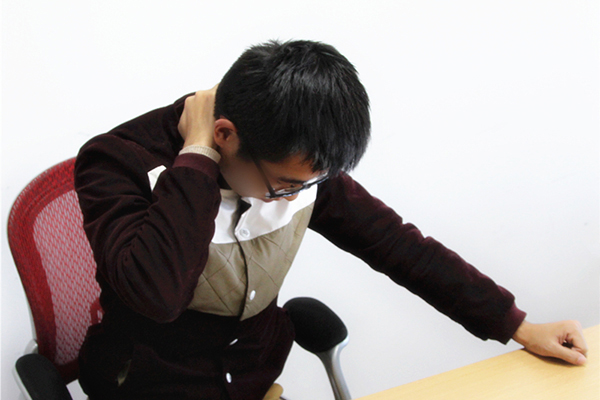 一抬胳膊就疼怎么治疗,一抬胳膊肩膀疼怎么回事