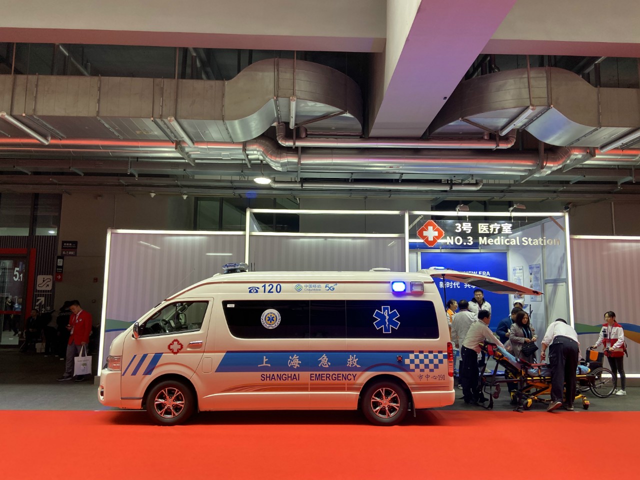 走进进博会|5G:1秒就能*载下**一部高清电影,卡一下都很难