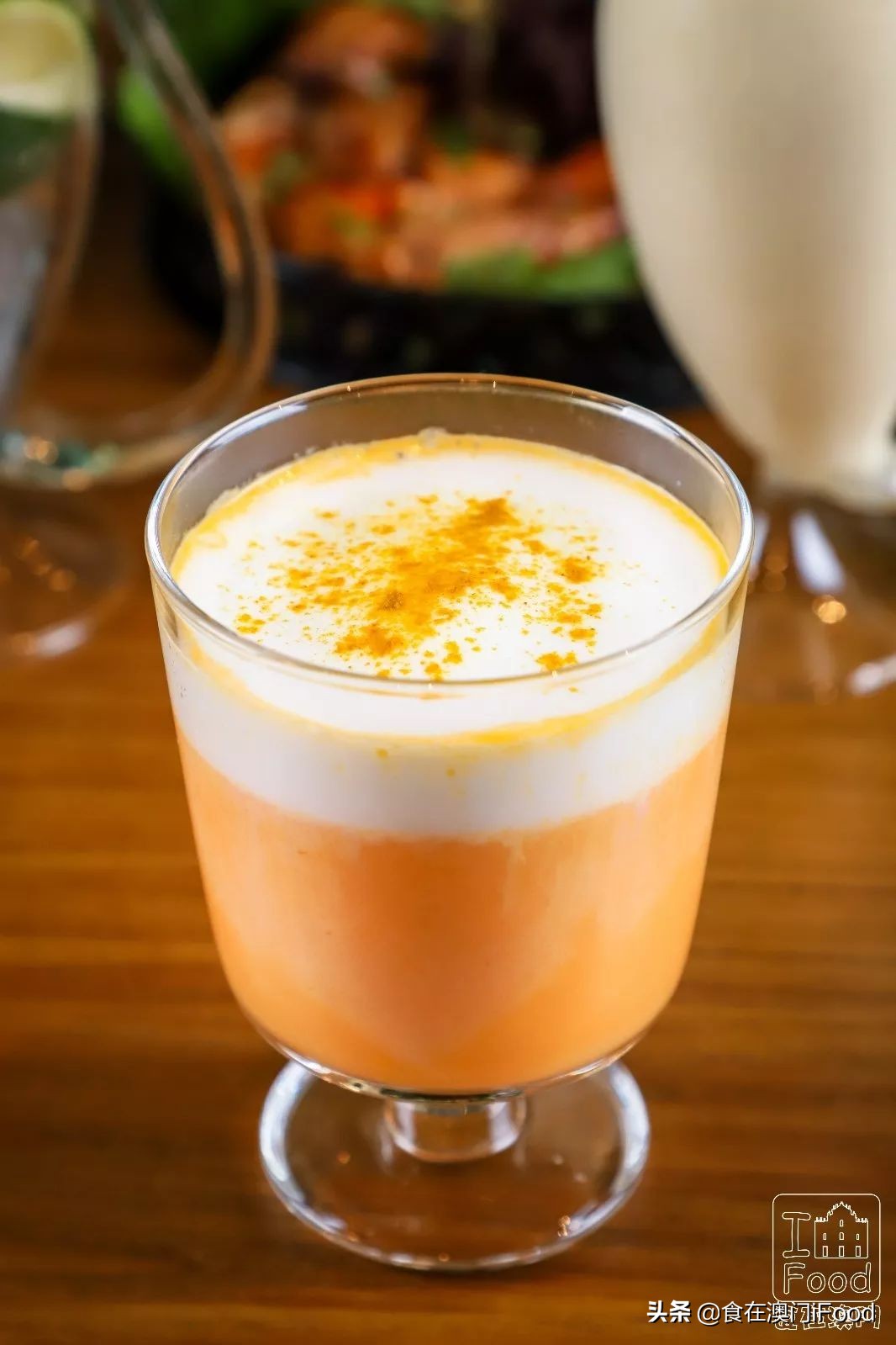 澳门探店|新马路有一家人气斜坡西餐厅!菠萝BB猪必吃