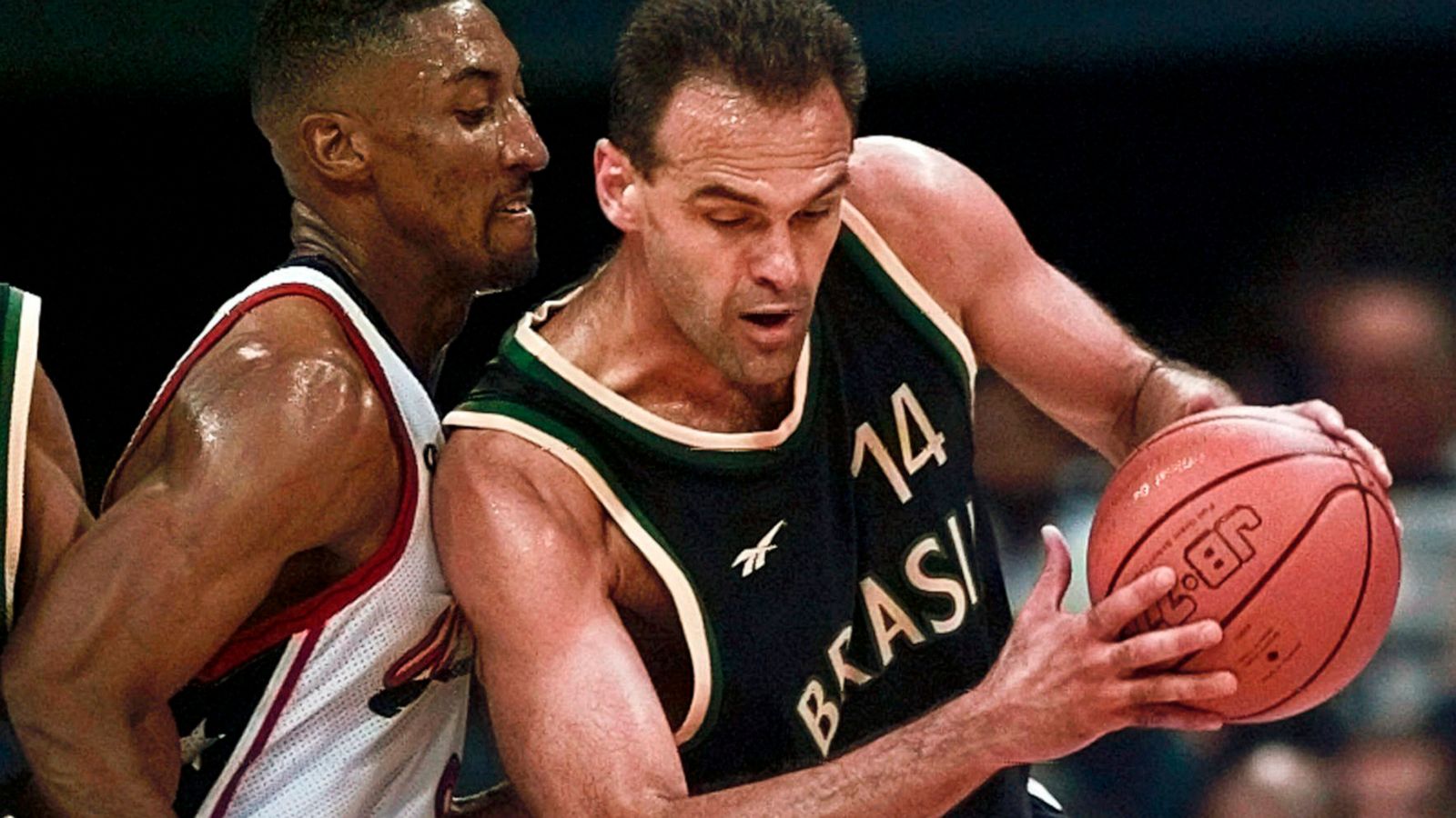 从小踢球就厉害,年少成名的名人堂篮球运动员