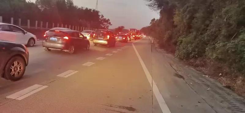 吊桥安全绳断裂,网红吊桥安全绳脱落