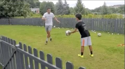 c罗和c罗的儿子练球,c罗和儿子一起锻炼