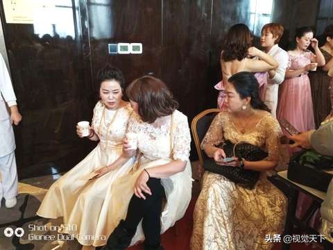 山东东营：数百美女云集酒店华丽登场气势逼人
