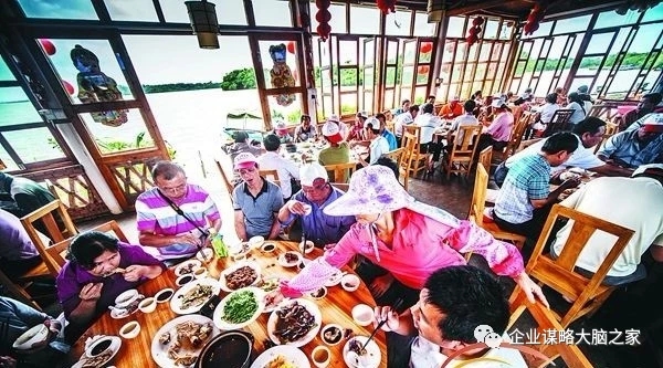 臭豆腐小店月入20万,卖臭豆腐10块钱能赚多少钱