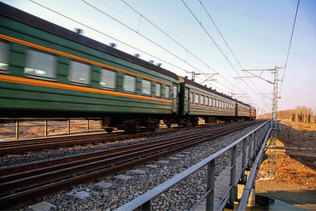 交通肇事逃逸后报警又返回现场,追赶交通肇事逃逸人员