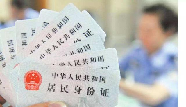 爸爸给孩子取名护士打错出生证明,被护士打错出生证