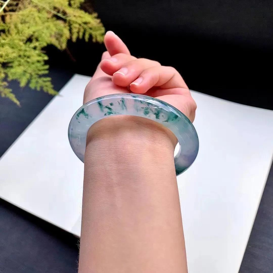 100元翡翠手镯批发市场,翡翠批发市场在中国的哪里