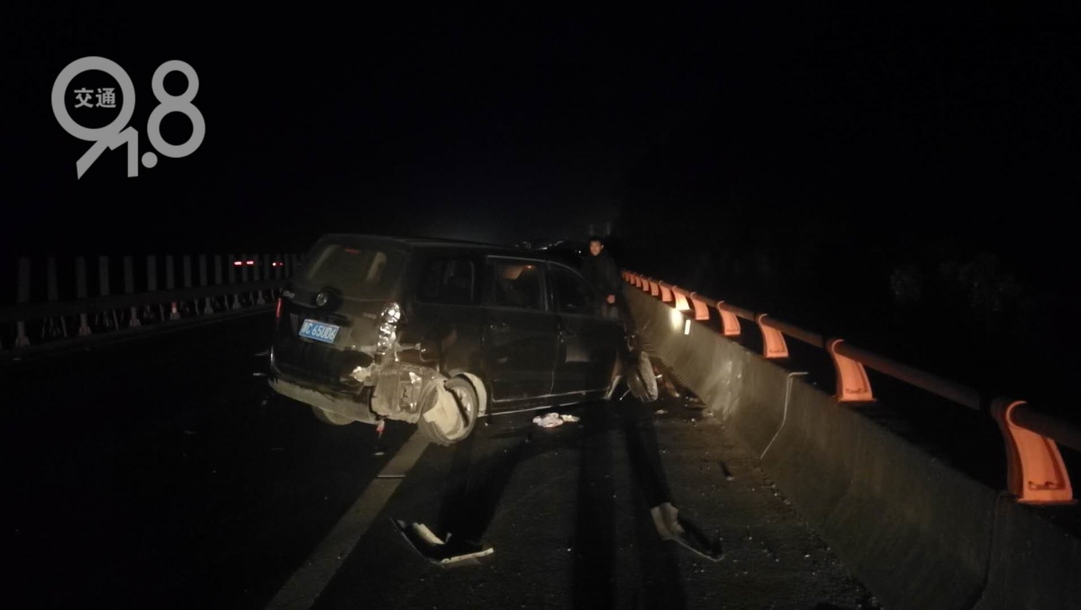 “你嘴上红印子怎么解释?!”浙江高速上他质问眼前男子