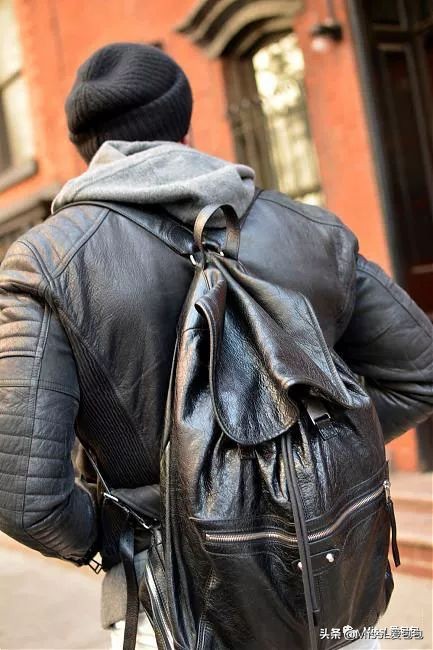 给大家推荐一款什么样的男士包,适合父亲的男士包