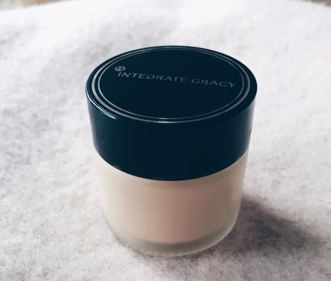 妙巴黎果疗粉底液粉质细腻,适合贫民窟女孩油皮粉底液