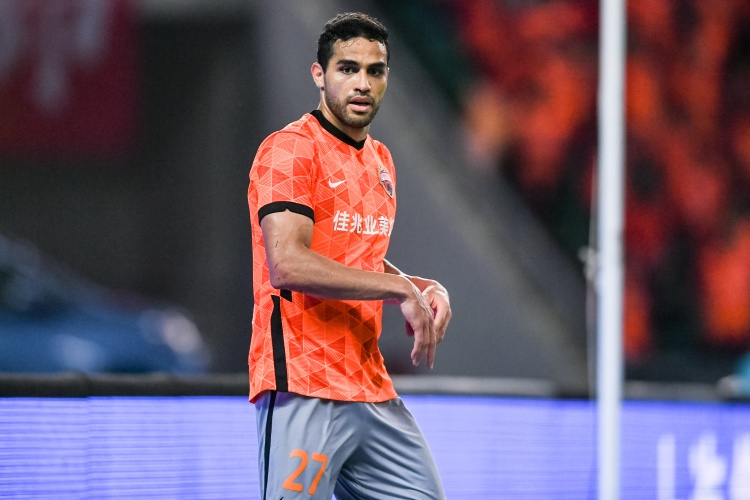 本田圭佑中国足球学校,本田圭佑和中国球员