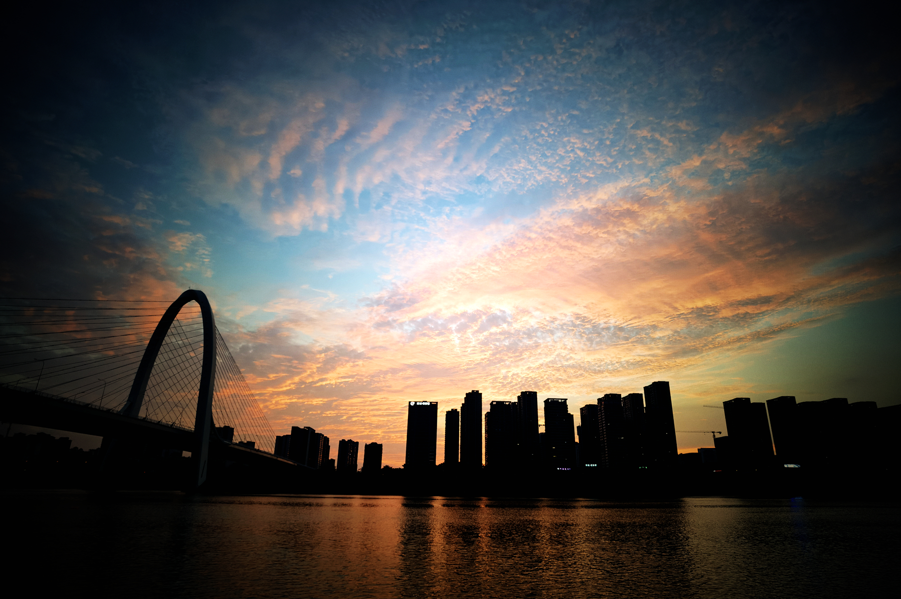 为什么一定要去柳州吃螺蛳粉,去柳州必须吃的螺蛳粉