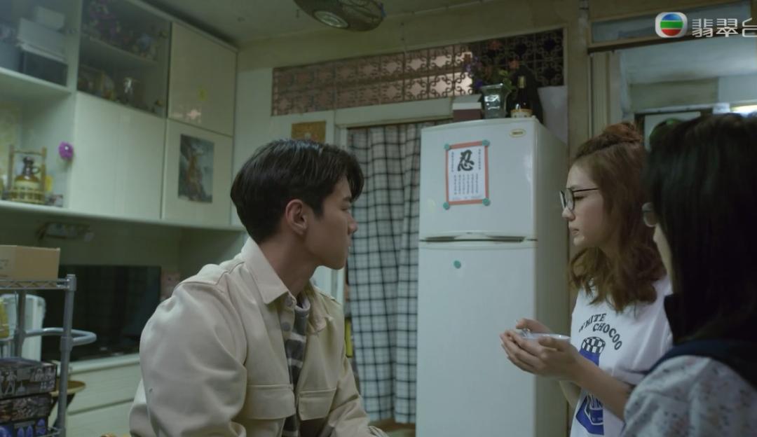 情侣开房也要找黄牛？这8.8高分剧，逼疯的不只香港人