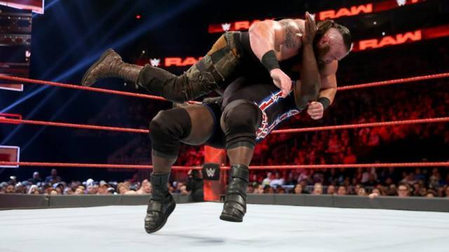 WWE暗关系真多，HHH劈腿公主，前女友给踹了