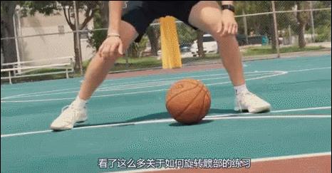 突破运球的正确手型和姿势,降低重心运球正确姿势