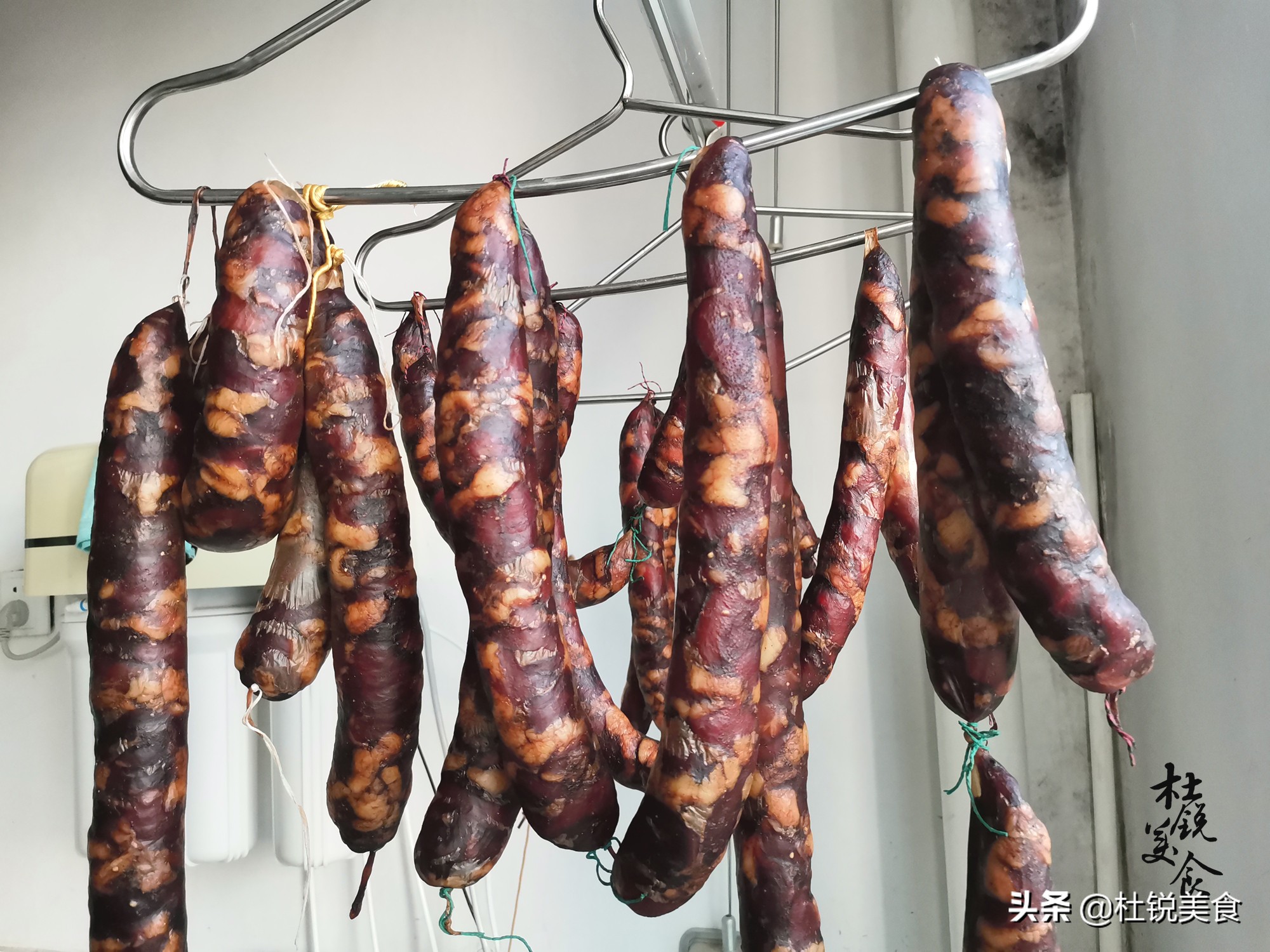自制香肠，切记加入“2白2黑1香”，酱香馥郁，美味零添加