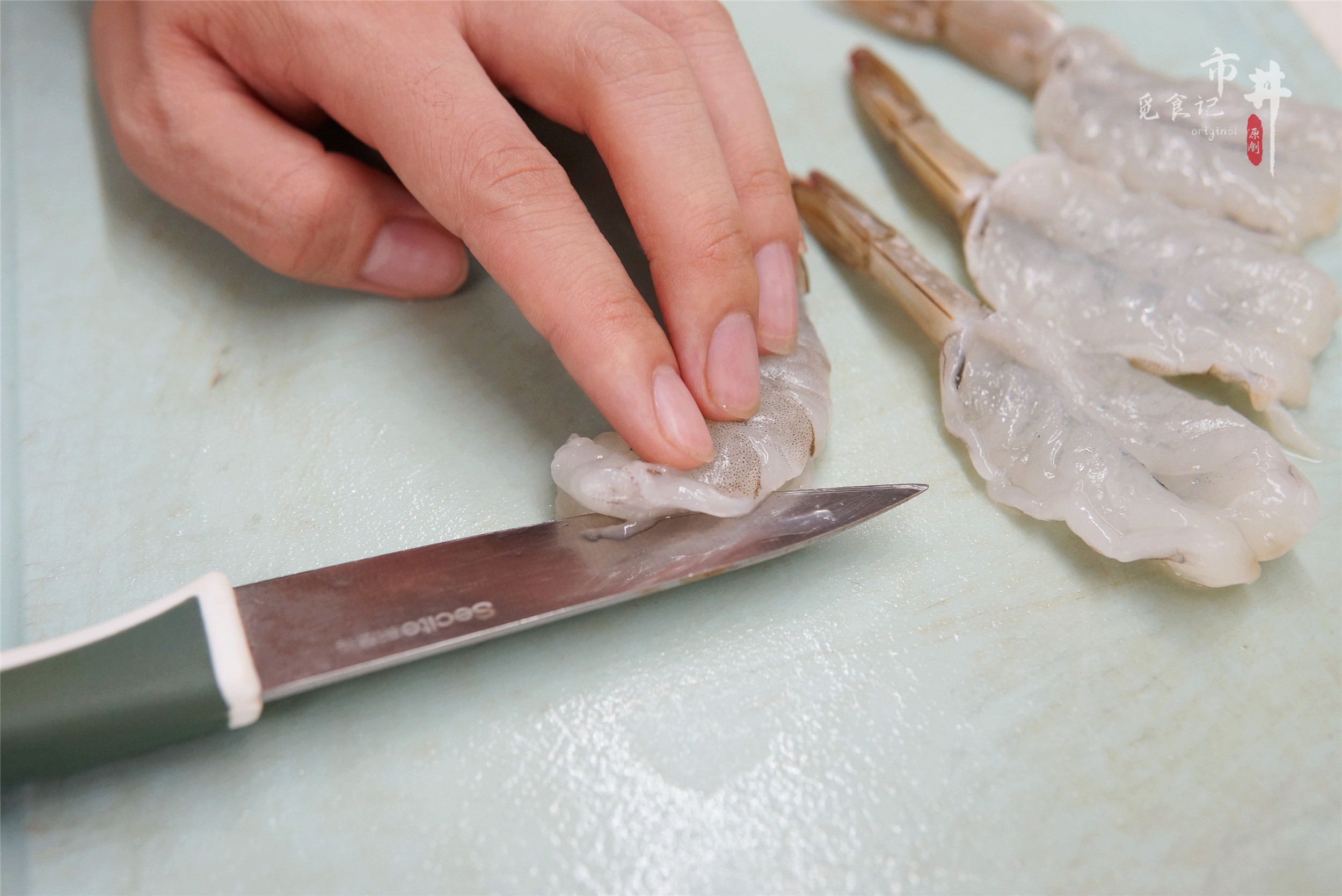 大虾白灼虾头油炸咋做,水煮大虾怎么做最好吃不用油炸