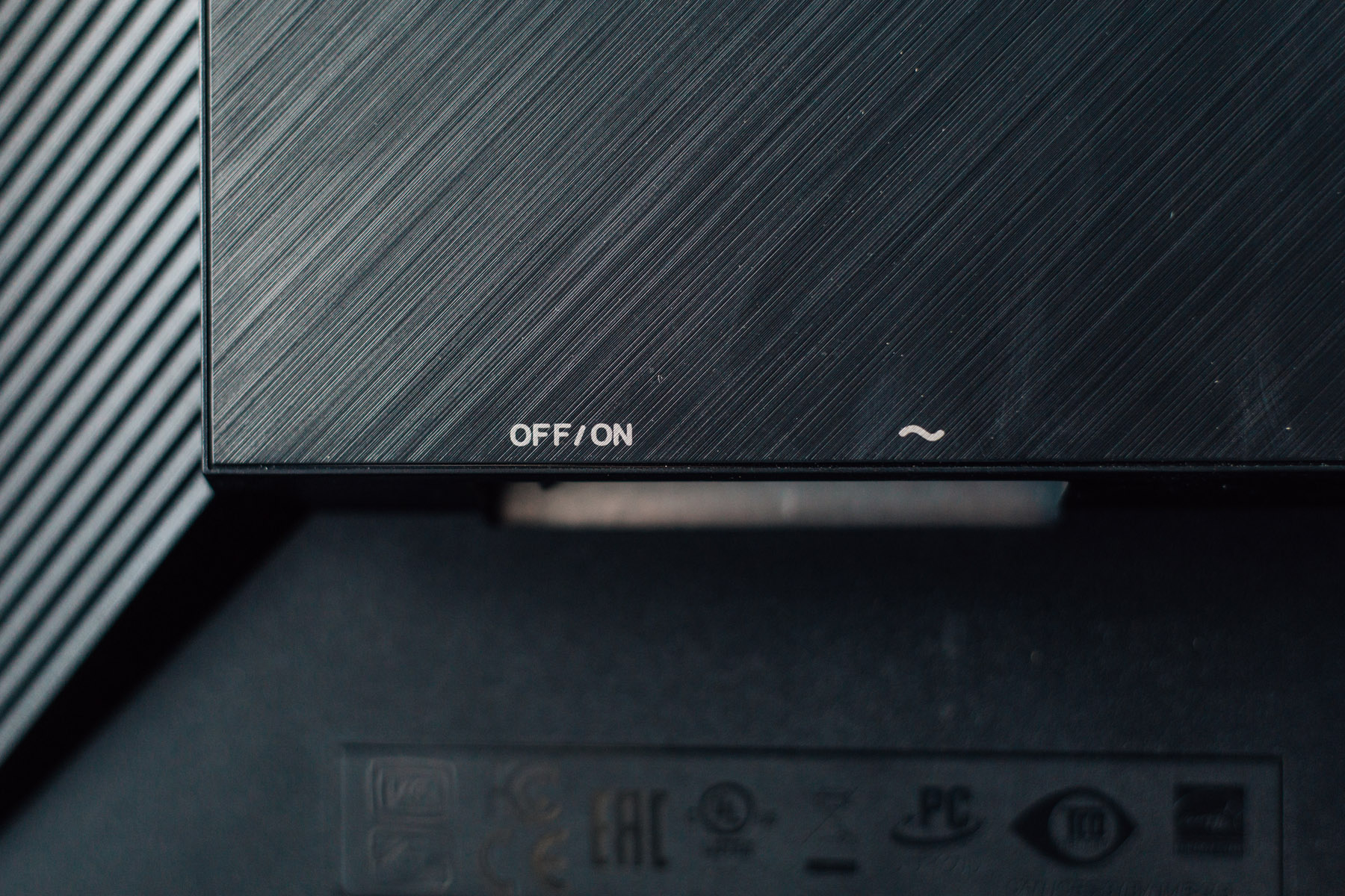 华硕2k170hz绝杀吹雪显示器评测,华硕32寸2k144hz显示器测评