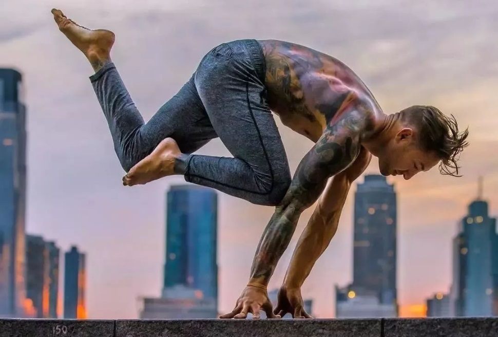 男性瑜伽初学者必看动作,男性瑜伽初入门的基本动作