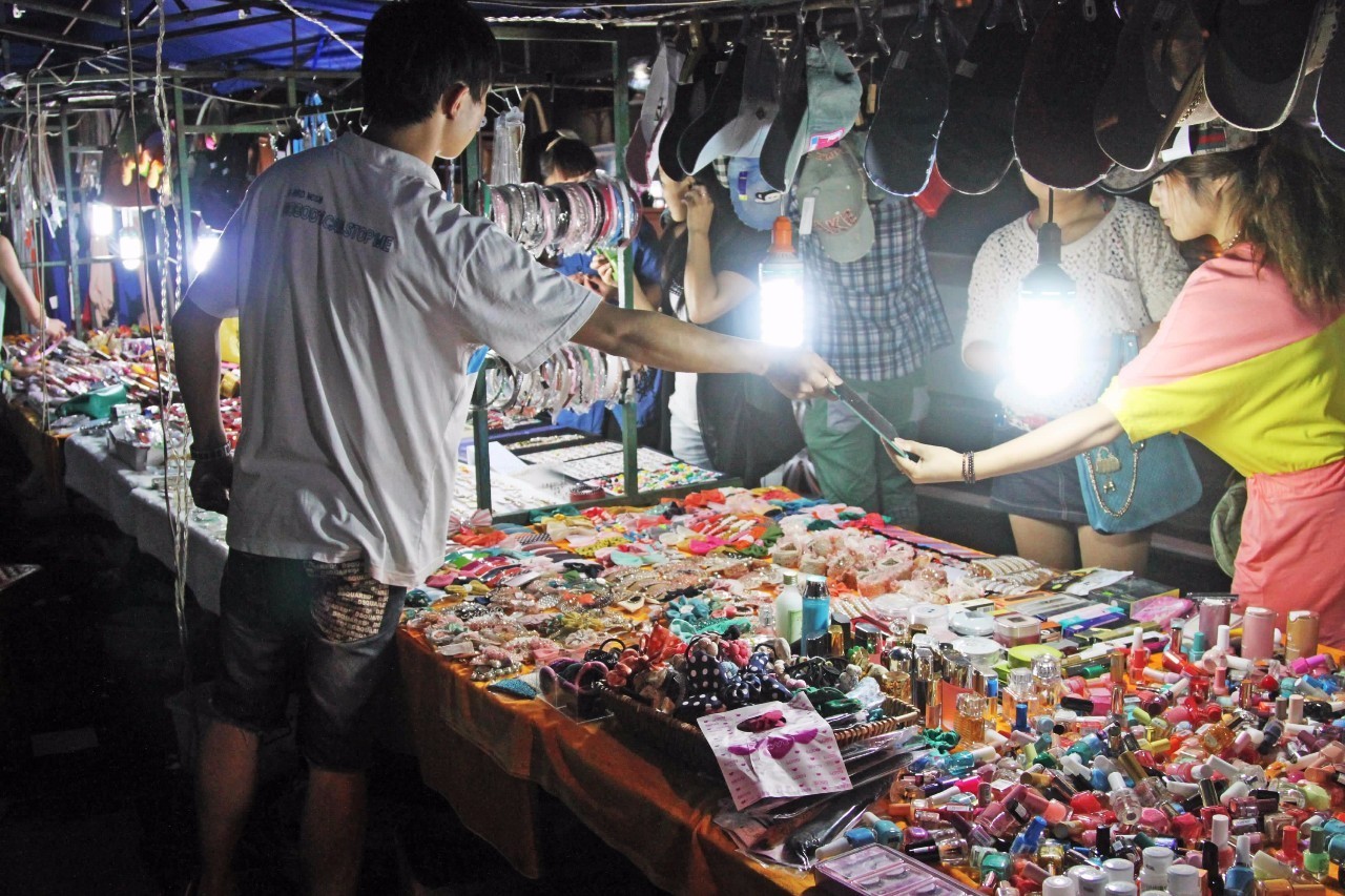 宏大课堂最新评价,提供摆地摊货源能做吗