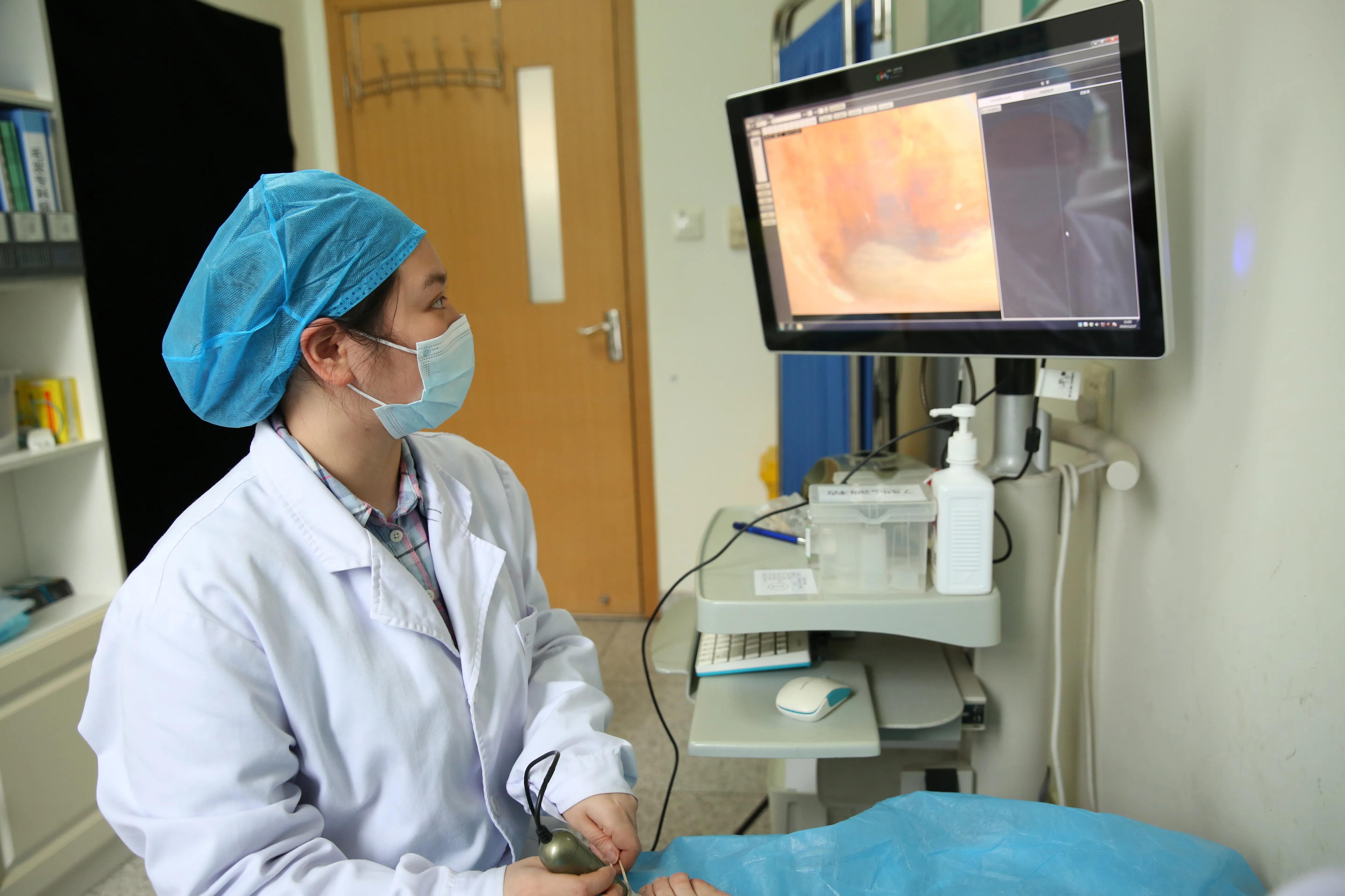 脚趾甲变黑恶性黑色素瘤,脚趾甲边缘变黑红有个黑点