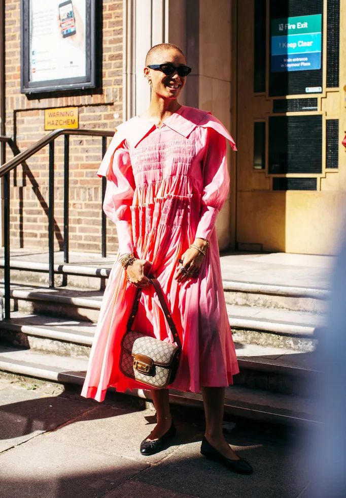 矮个子穿娃娃裙,穿娃娃裙适合扎的发型