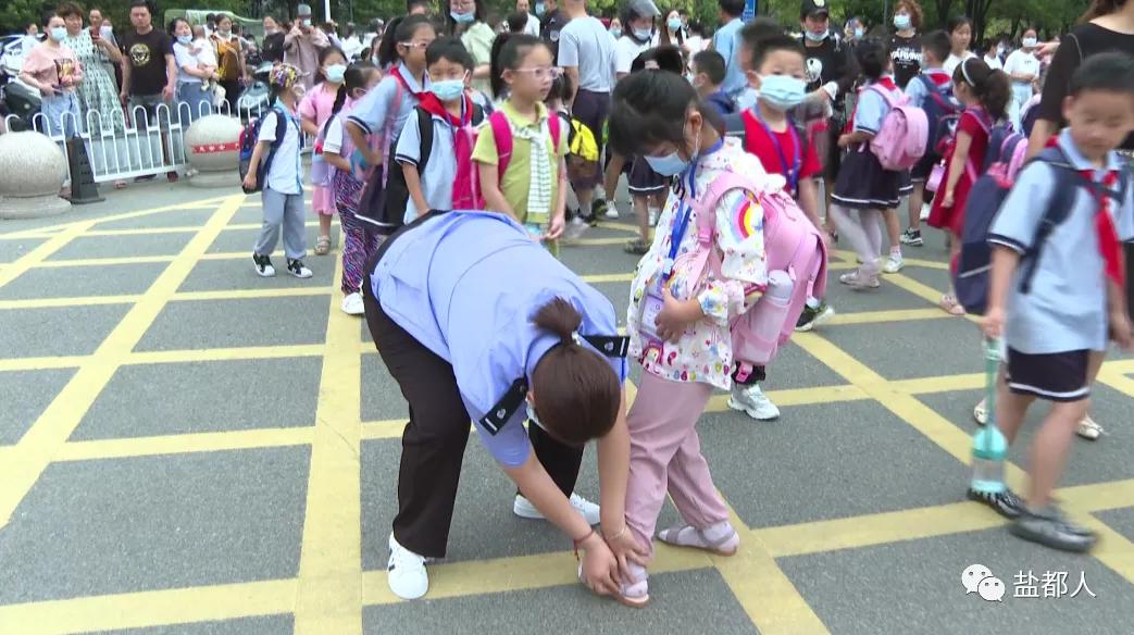 现场直击开学的视频,开学第一课现场直击