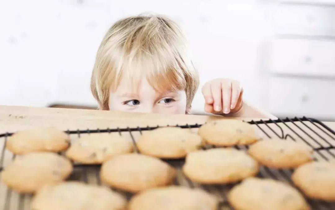 小孩喜欢唱反调怎么教,2岁孩子喜欢和父母唱反调怎么办