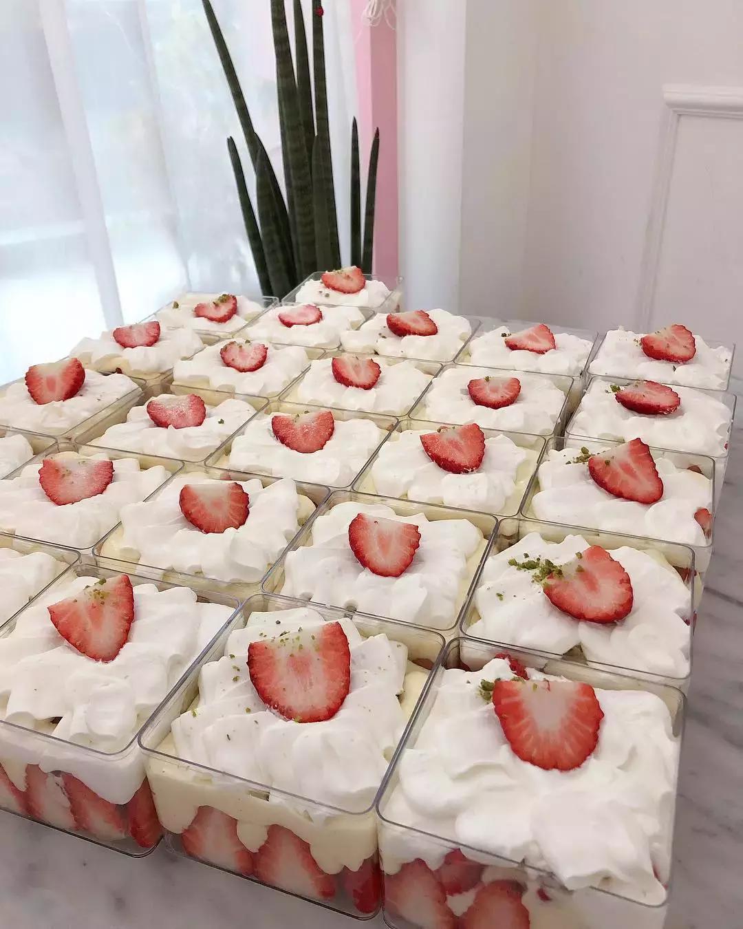 现在很火的草莓蛋糕,最新韩国草莓蛋糕