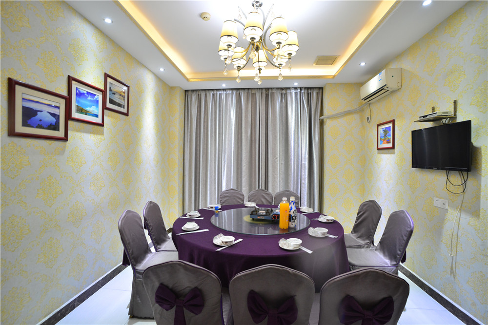 桂林藏在山洞里的油茶店,桂林开在半山腰的油茶店