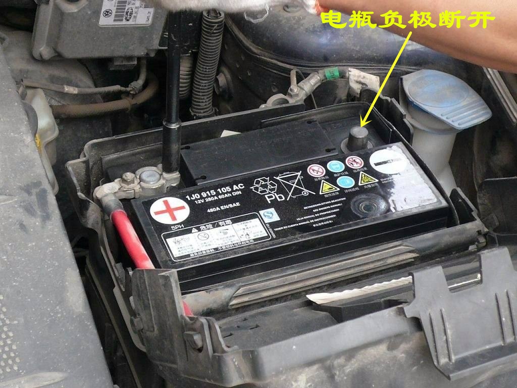 汽车停驶一周电瓶会缺电吗,电瓶长时间不用没电怎么修复