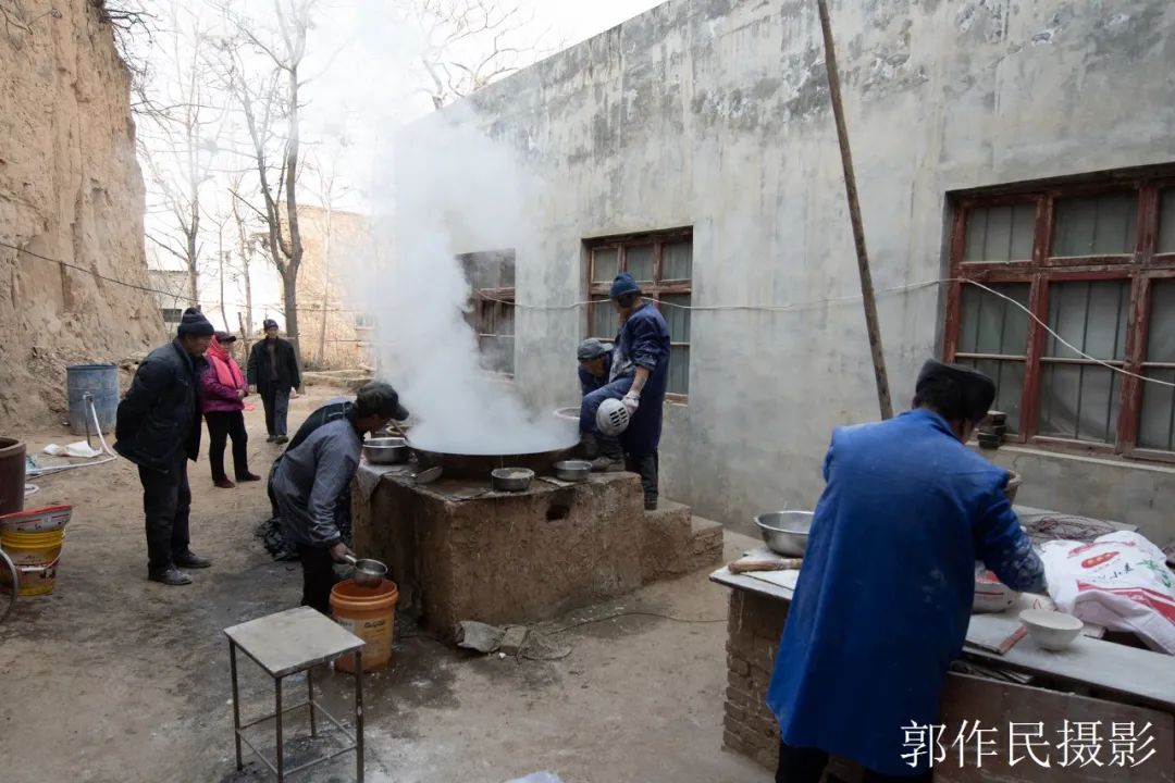 山东漏粉条的过程视频,漏瓢式粉条制作技术视频