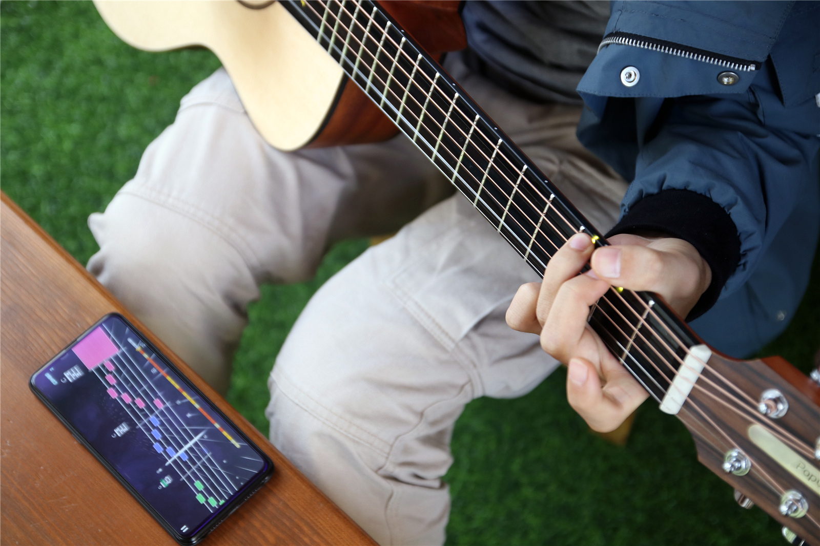 拒绝暴躁老师上线，摊牌吧！选个好吉他你也能一个月学会，比如它