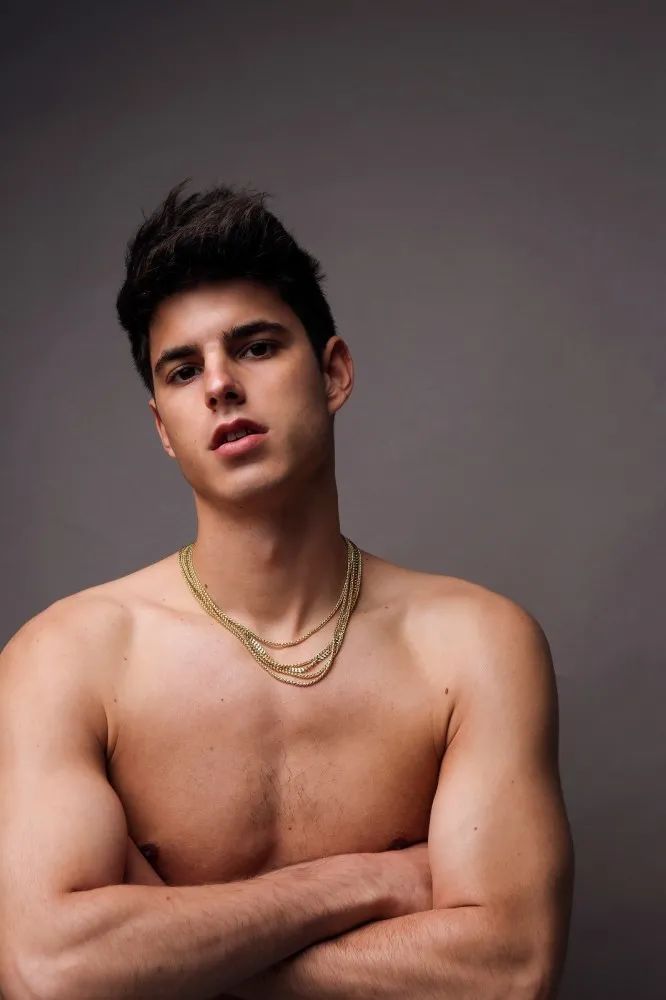 西班牙高颜值男模27岁,西班牙男身高