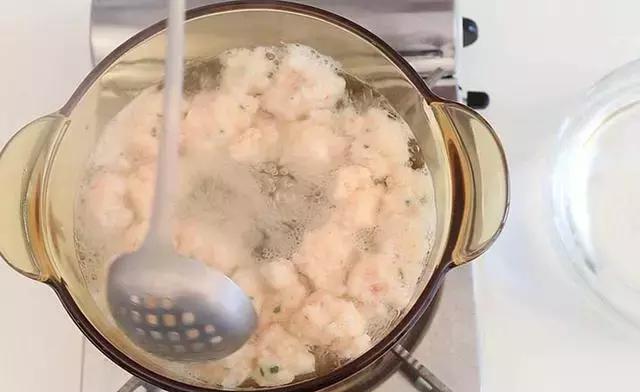 虾丸和黄瓜皮蛋汤,宝宝辅食虾丸汤九个月做法