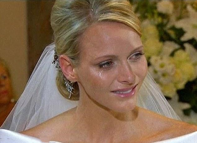 摩纳哥王妃夏琳:恋爱9年才知丈夫有俩私生子,逃婚3次被追回