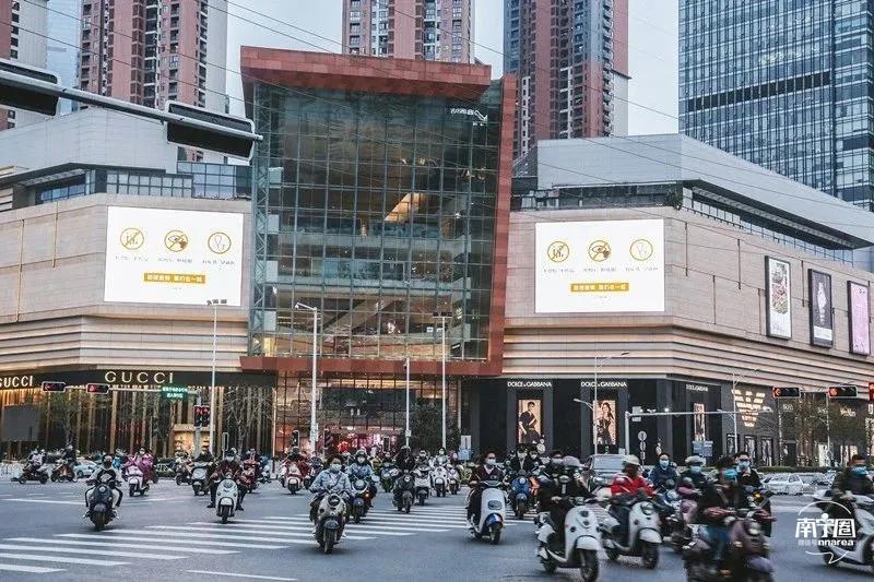 在南宁努力生活的人,南宁努力生活的人