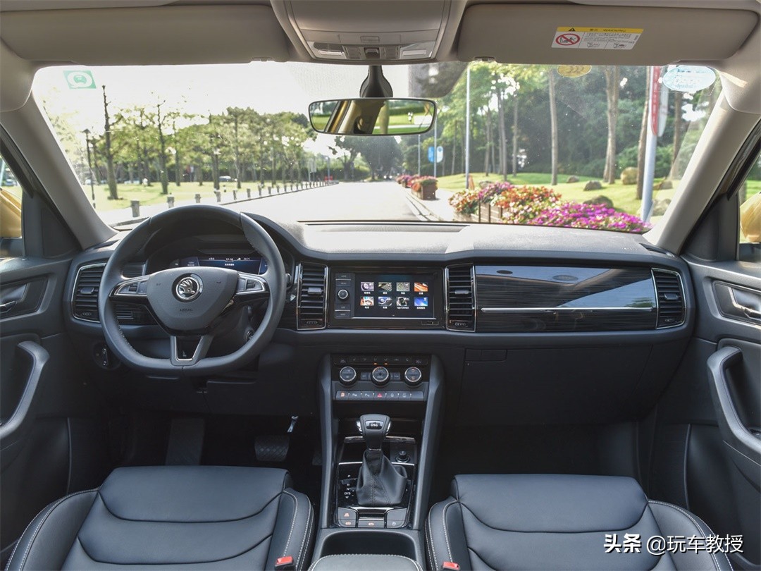 赚了赚了，老王400万的SUV，和我50万的SUV三大件一样的